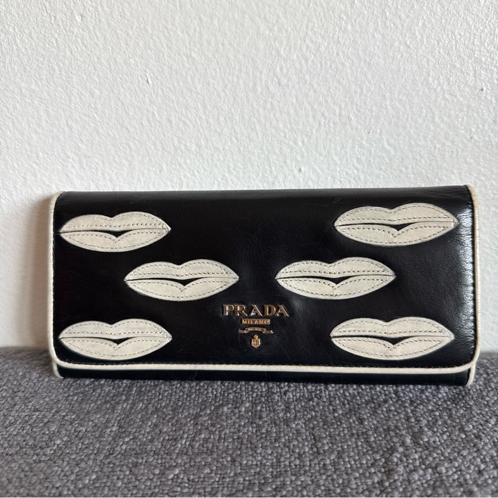 PRADA Goatskin Lip Print Zip Wallet Black Talco,